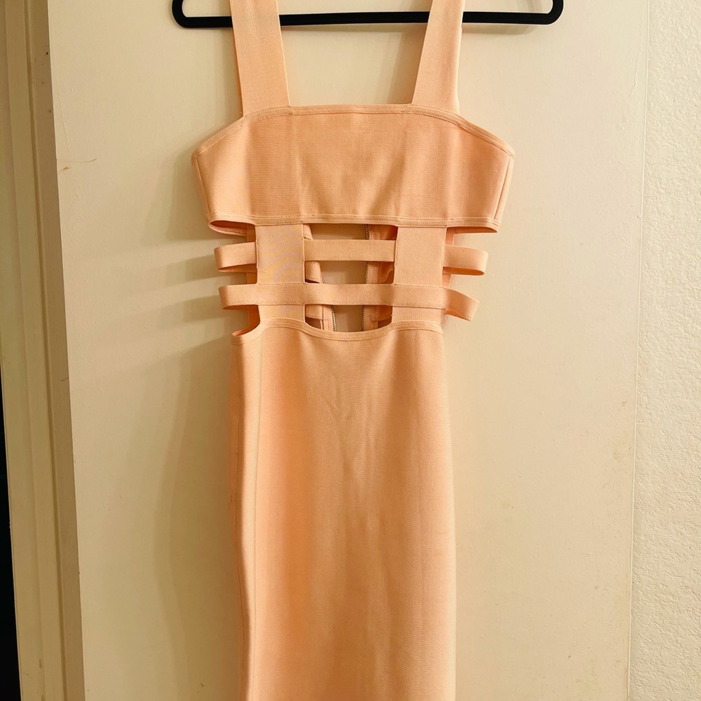 Side sexy cut out house of CB peach dress